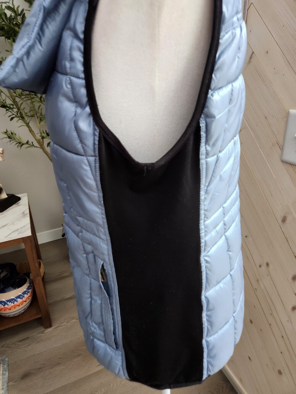 Calvin Klein Performance Vest - Picture 5 of 6